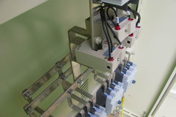 双桥配电柜-应急照明配电柜使用对工作人员的具